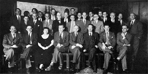 Heinz von Foerster (standing, far right) with Macy conference colleagues, 1953.